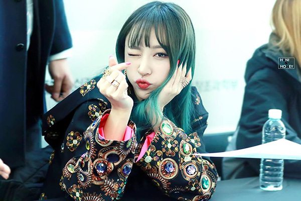 Chuyện tình bộ đôi "dị" nhất K-Pop kết thúc sau 9 tháng - 3