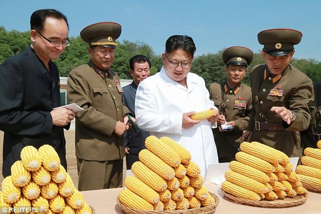 Ảnh Kim Jong-un tươi cười xuất hiện sau đợt lũ lịch sử - 2