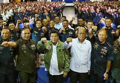 Ông Duterte muốn bỏ phán quyết trọng tài? - 1