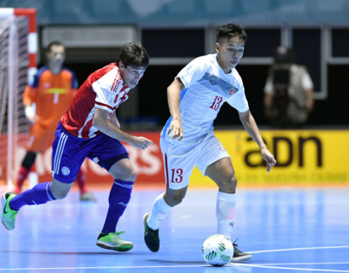 Ảnh: Futsal Việt Nam "trở lại mặt đất" trận gặp Paraguay - 1