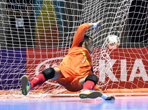 Ảnh: Futsal Việt Nam "trở lại mặt đất" trận gặp Paraguay - 2