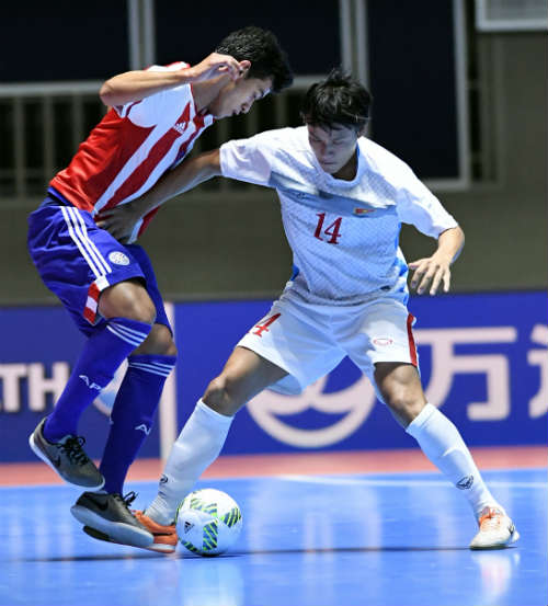 Ảnh: Futsal Việt Nam "trở lại mặt đất" trận gặp Paraguay - 6