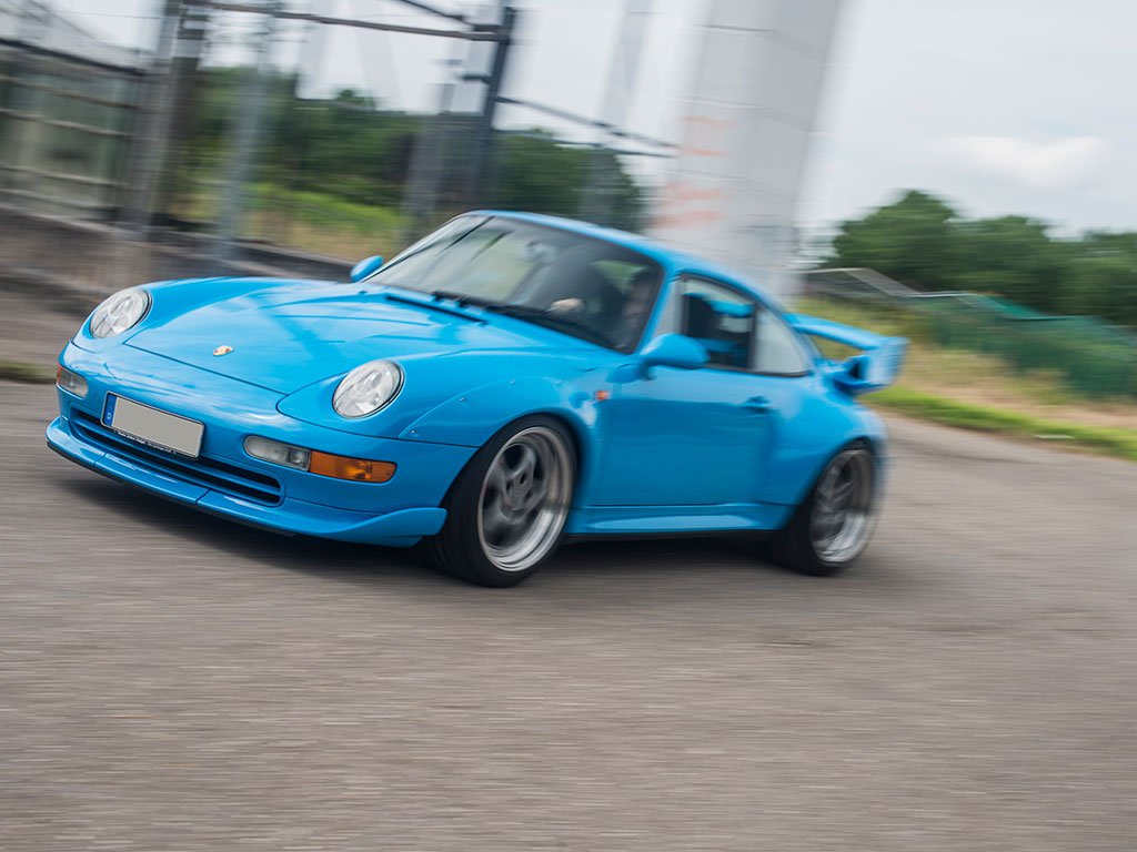 Porsche 993 GT2 đời 1995 được bán với giá siêu "khủng" - 5
