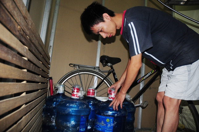 Ở giữa Thủ đô, 13 ngày mới dám tắm một lần - 3