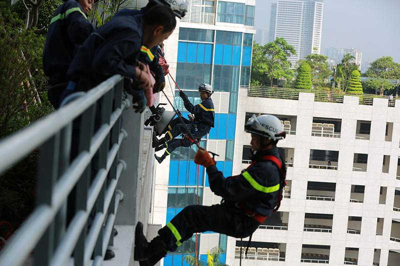 Xem diễn tập cứu 1.000 người “kẹt” ở cao ốc cao nhất VN - 2