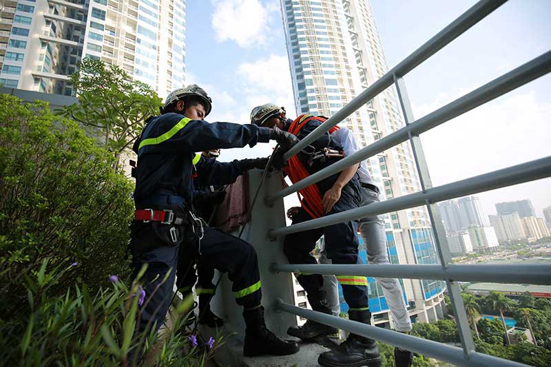 Xem diễn tập cứu 1.000 người “kẹt” ở cao ốc cao nhất VN - 9