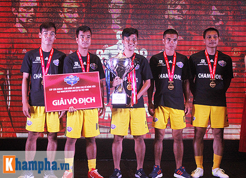 Huyền thoại MU “choáng” với fan Việt, thích Ronaldo hơn Cantona - 2