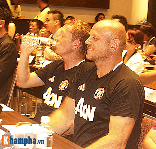 Huyền thoại MU “choáng” với fan Việt, thích Ronaldo hơn Cantona - 5