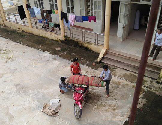 Xuất hiện thêm trường hợp chở xác bằng xe máy ở Sơn La - 2