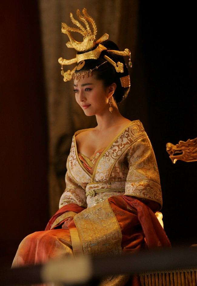 Không khó để nói rằng, Phạm Băng Băng sở hữu vẻ đẹp rất cổ trang, các hình ảnh phụ nữ người xưa mà cô thủ vai đều có một sự sexy rất riêng và khó nhái lại.