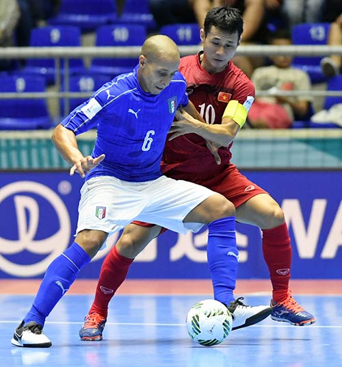 Lập kỳ tích, ĐT futsal Việt Nam cảm ơn người hâm mộ - 2