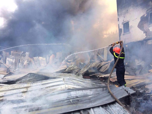 Cháy lán trọ công nhân giữa Thủ đô, dân hoảng loạn tháo chạy - 6