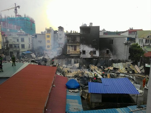 Cháy lán trọ công nhân giữa Thủ đô, dân hoảng loạn tháo chạy - 8