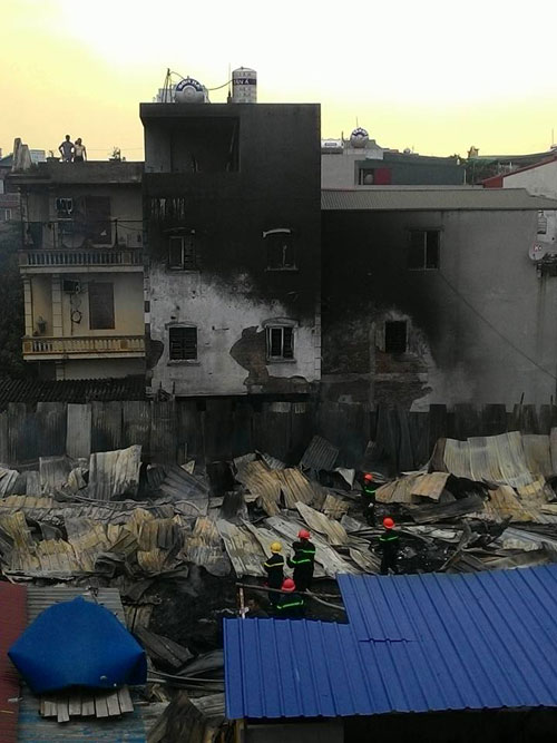 Cháy lán trọ công nhân giữa Thủ đô, dân hoảng loạn tháo chạy - 9