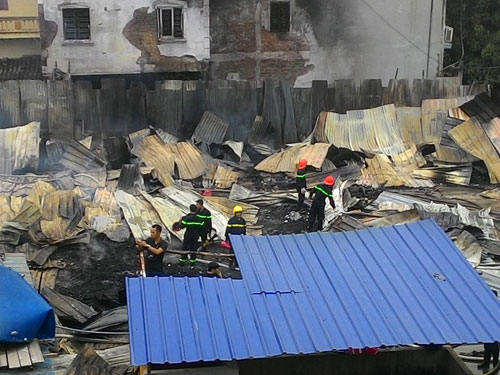 Cháy lán trọ công nhân giữa Thủ đô, dân hoảng loạn tháo chạy - 10