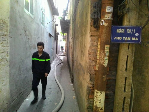 Cháy lán trọ công nhân giữa Thủ đô, dân hoảng loạn tháo chạy - 5