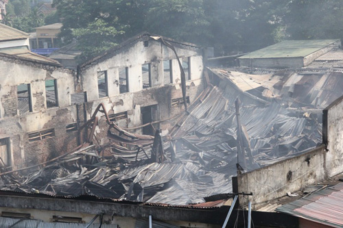 Vụ cháy 130 ki-ốt: Hàng trăm tỷ đồng thiêu rụi trong 1 đêm - 1