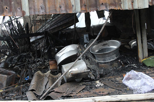 Vụ cháy 130 ki-ốt: Hàng trăm tỷ đồng thiêu rụi trong 1 đêm - 2