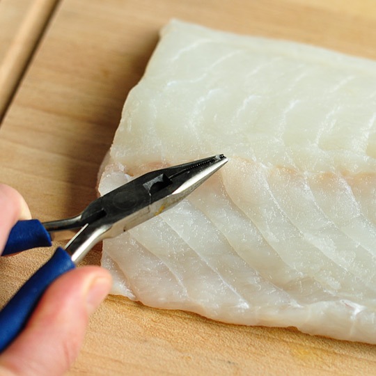 Tuyệt chiêu rút xương cực đơn giản ra khỏi phi lê cá - 4
