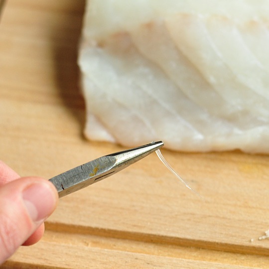 Tuyệt chiêu rút xương cực đơn giản ra khỏi phi lê cá - 5