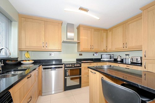 Nhà của phù thuỷ Harry Potter được rao bán 13,6 tỉ đồng - 7