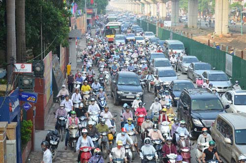 HN đề xuất cấm xe máy ngoại tỉnh vào thành phố theo giờ - 1