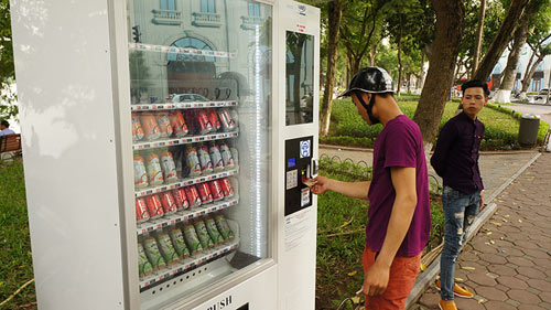 Khóc, cười với máy bán hàng tự động ở Hà Nội - 7