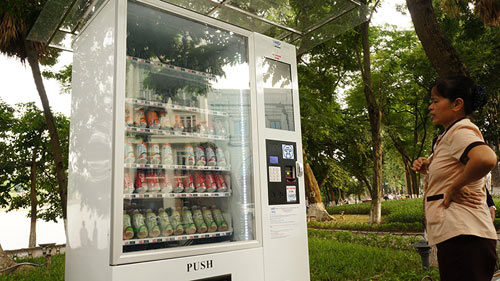 Khóc, cười với máy bán hàng tự động ở Hà Nội - 9