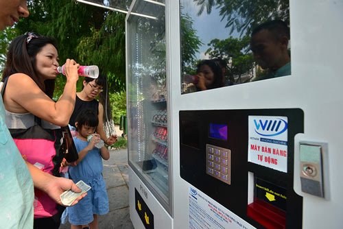 Khóc, cười với máy bán hàng tự động ở Hà Nội - 8