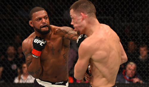 UFC: Khán giả chưa ấm chỗ, võ sĩ đã ăn đòn chí tử - 1