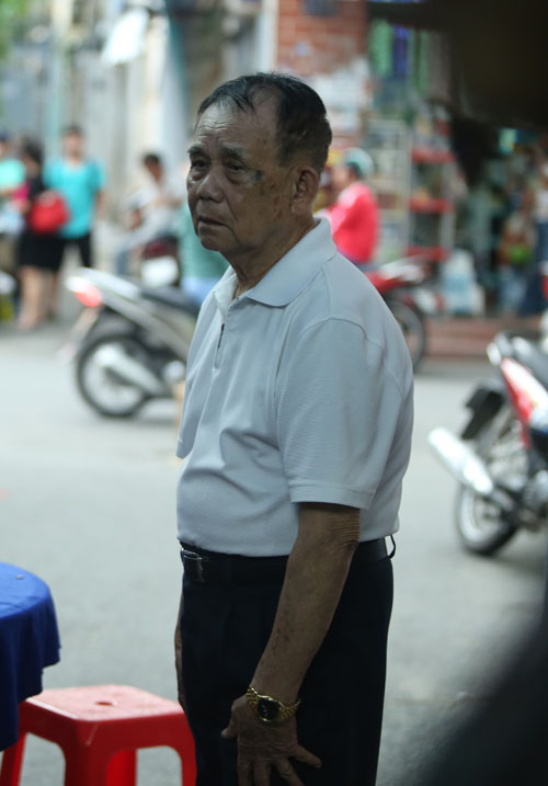 Người bố 95 tuổi thẫn thờ nhìn di ảnh Minh Thuận - 1