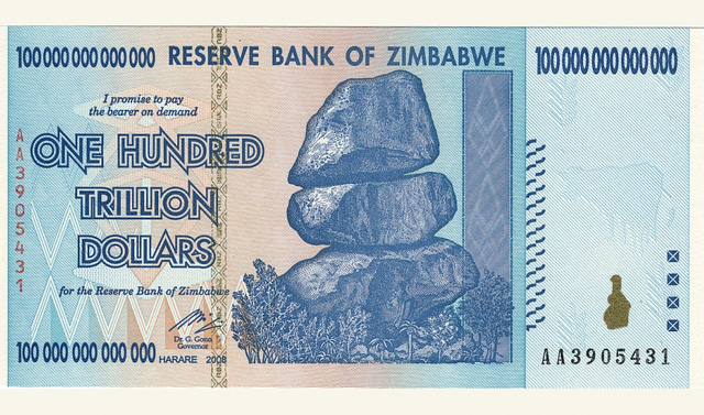 100 nghìn tỷ dollar Zimbabwe mua được... vài ổ bánh mỳ - 1
