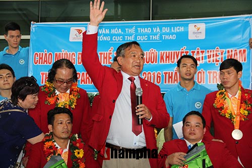 HCV Paralympic Lê Văn Công nhận “mưa” tiền thưởng - 11