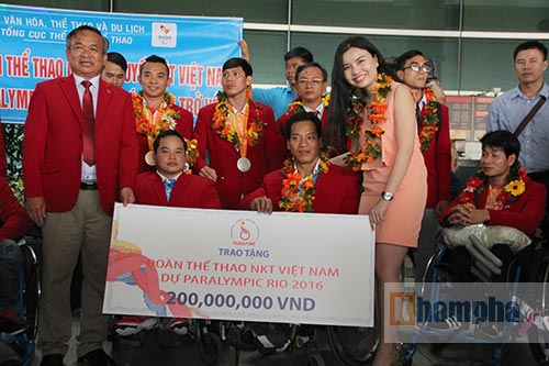 HCV Paralympic Lê Văn Công nhận “mưa” tiền thưởng - 1