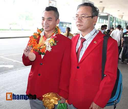 HCV Paralympic Lê Văn Công nhận “mưa” tiền thưởng - 8