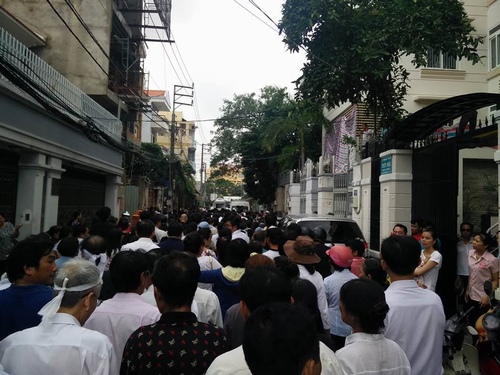 Hàng nghìn người xuống đường tiễn biệt Minh Thuận - 1