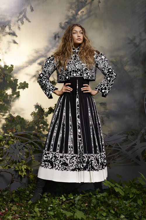 Gigi Hadid hóa công chúa đẹp mộng mị - 9
