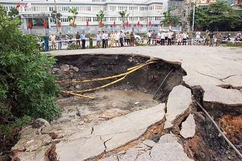 Hé lộ nguyên nhân xuất hiện "hố tử thần" 100m² ở Quảng Ninh - 1