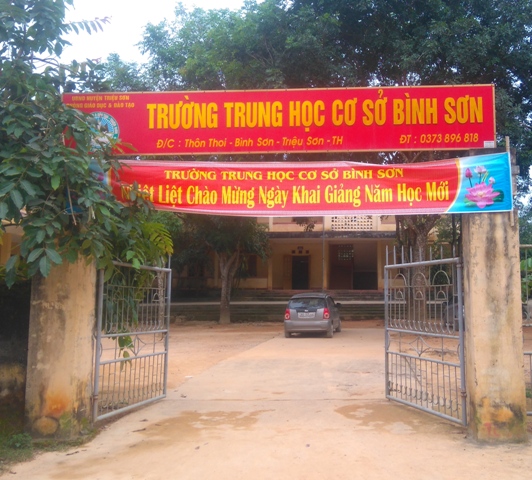 Đề nghị chuyển công tác hiệu phó đưa 6 nữ sinh đi hát karaoke - 1