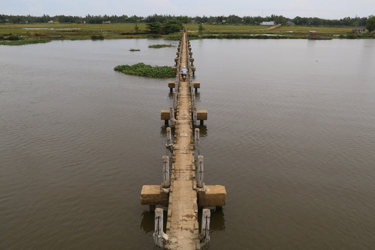 Hàng chục người vĩnh viễn ra đi tại cầu “vĩnh biệt” - 20