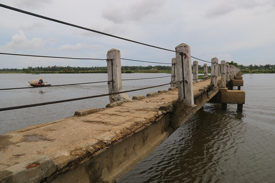 Hàng chục người vĩnh viễn ra đi tại cầu “vĩnh biệt” - 9