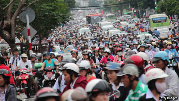 Báo Anh: Lái xe ở Việt Nam còn &#34;hơn cả ác mộng&#34; - 1