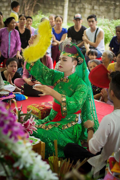 Vẻ đẹp hút hồn của cậu đồng nổi tiếng xứ Thanh - 9