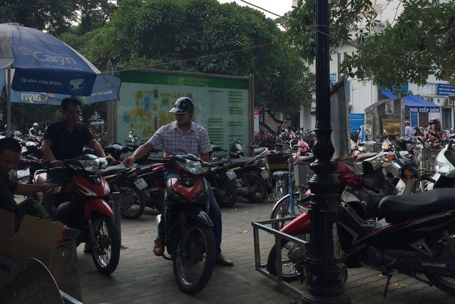 Bệnh viện Bạch Mai xin lỗi nhân dân vì đóng cửa bãi giữ xe máy - 1