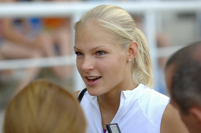 

Darya Klishina là VĐV điền kinh duy nhất của Nga được thi đấu tại Olympic Rio 2016 sau khi kháng cáo thành công. Lý do được đưa ra là VĐV này tập huấn ở Mỹ và đáp ứng đầy đủ tiêu chuẩn về doping.
