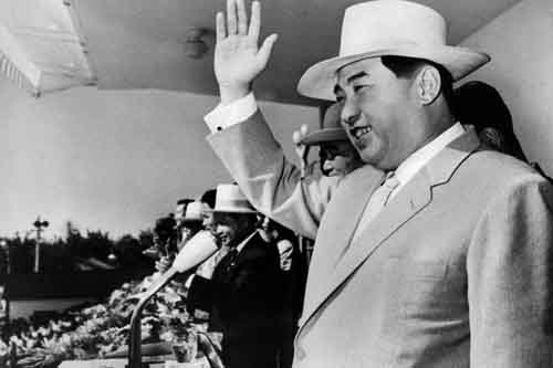 Kim Jong-un khác cha, giống ông nội thế nào - 6