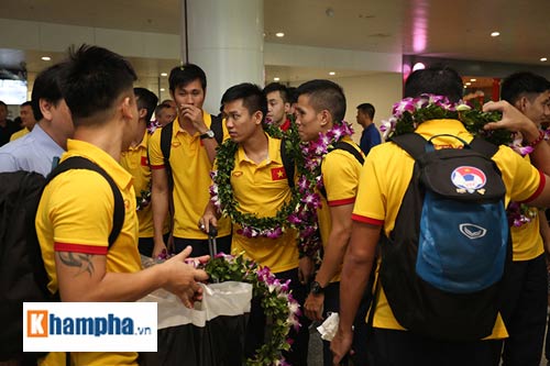 ĐT futsal Việt Nam về nước được thưởng nóng 1,5 tỷ đồng - 10