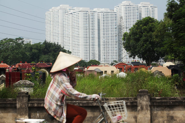 Ảnh: Người sống, người chết chen chúc giữa Thủ đô - 1