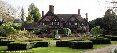 Cuộc sống nhung lụa của con nuôi gốc Việt nhà Jolie-Pitt - 6