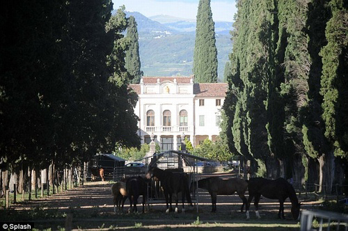 Cuộc sống nhung lụa của con nuôi gốc Việt nhà Jolie-Pitt - 5